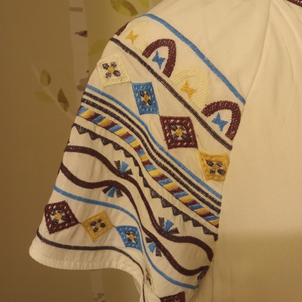 Beautiful Embroidered Dress - Picture 4 of 8